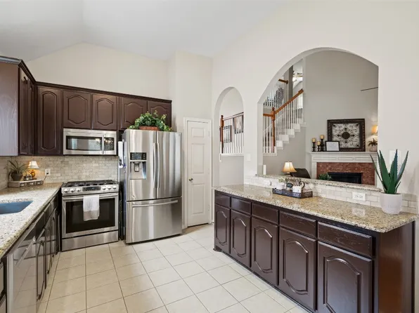 5005 Coral Creek Dr, Fort Worth, TX 76135