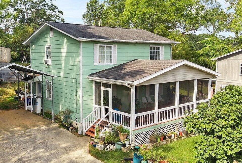 1st image of 1369 Lida St