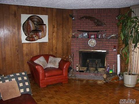 3rd image of 109 Wallace St