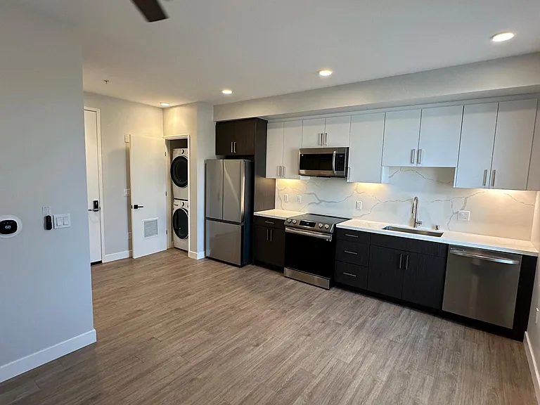 Evoc Hillcrest — Photo 20