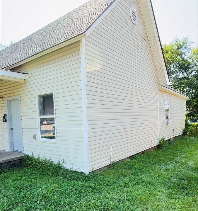 2nd image of 515 N 12th St #A & B