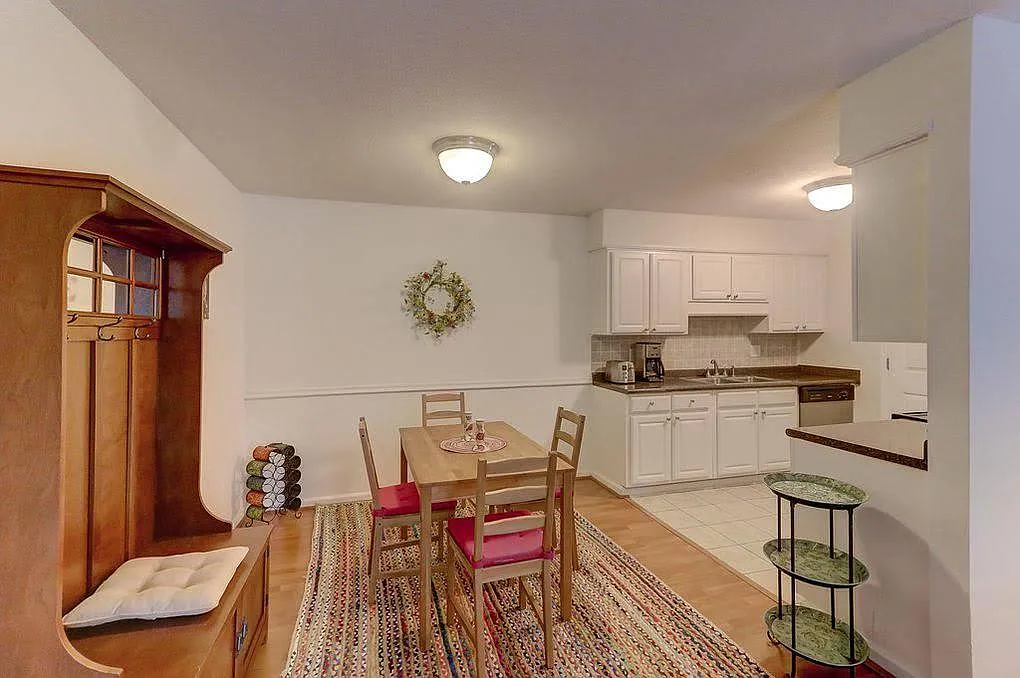 1402 Camp Rd — Photo 2