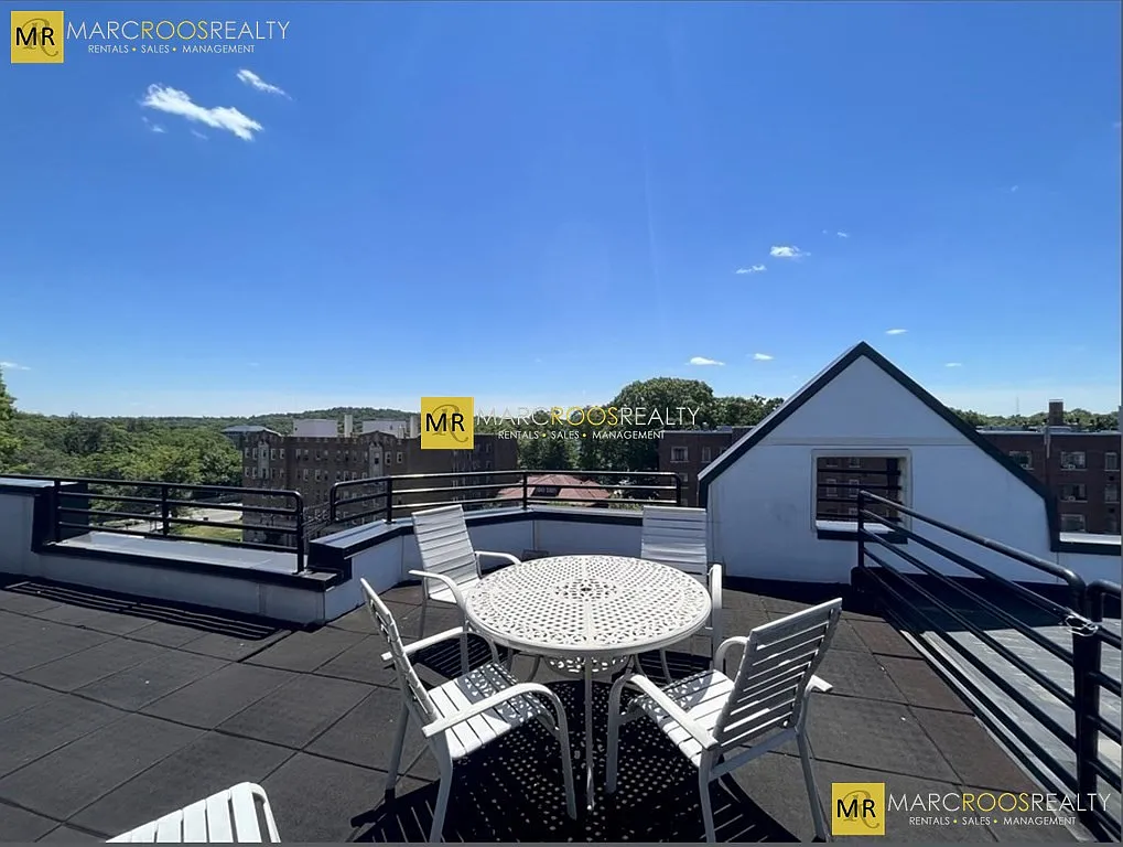 1 bed, 9999 sqft, $2,700 — Photo 3