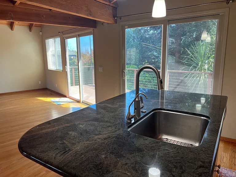 507 Court Way — Photo 8