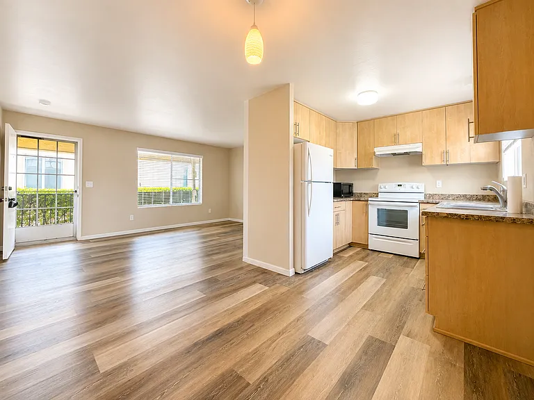 1425 Essex St #4 — Photo 5