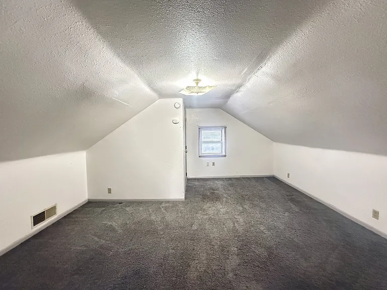 719 Caroline St — Photo 10