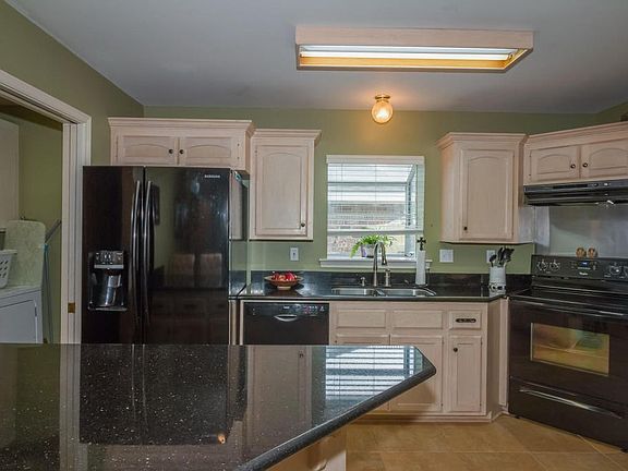 5th image of 200 Wallingsford Cir