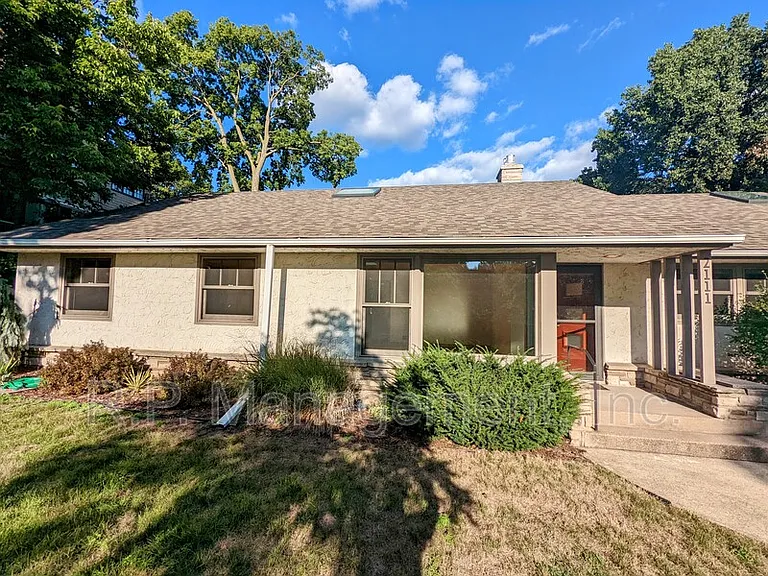 2111 Irving Ave S — Photo 1
