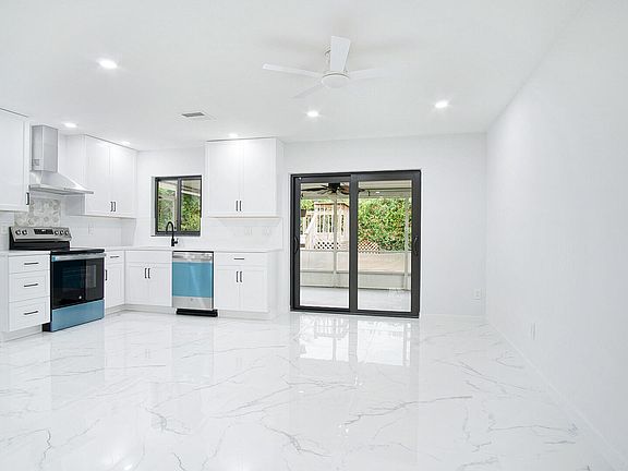 4th image of 435 NE Solida Circle