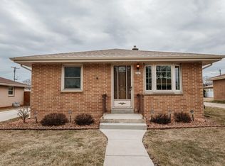2261 W Carpenter Ave, Milwaukee, WI 53221