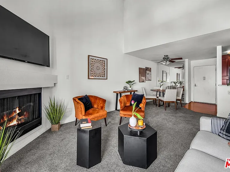 21520 Burbank Blvd #313 — Photo 5