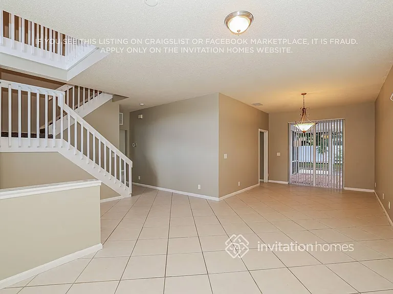 1081 Fairfax Cir W — Photo 7