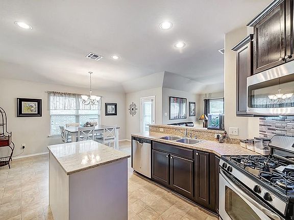4th image of 467 Basswood Ln