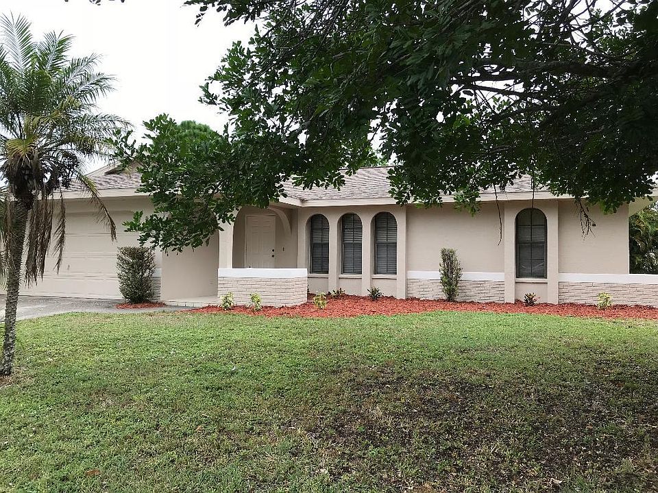 Front Elevation. Exterior has just been freshly painted.