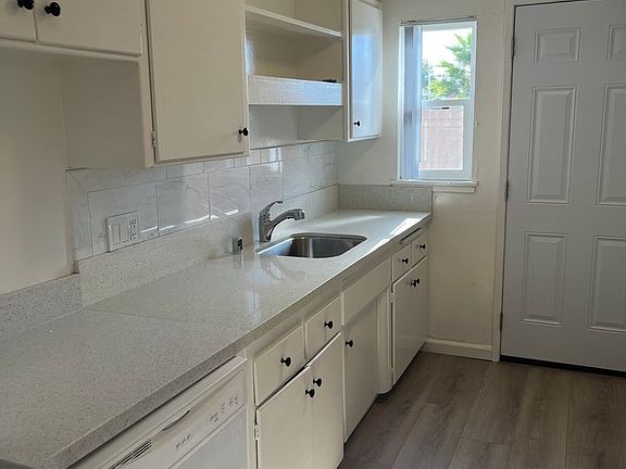 3rd image of 4805-4807 Hidalgo Ave #4805