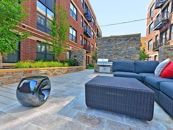 4th image of 1919 Clarendon Blvd #3531939