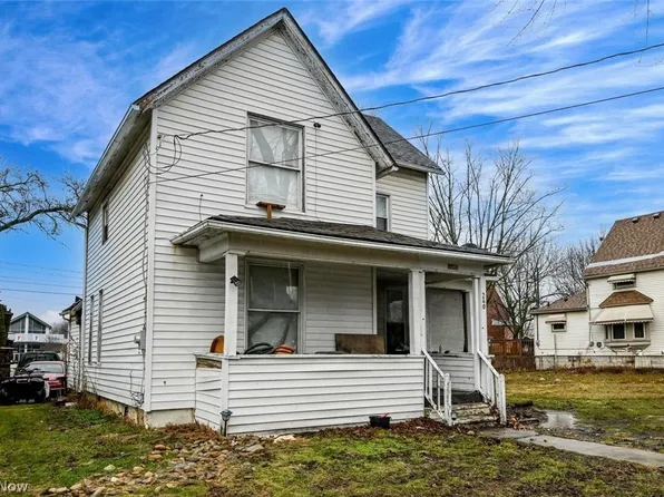 240 1st St NW, Barberton, OH 44203