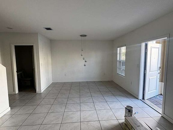 5th image of 322 NE 5th Pl