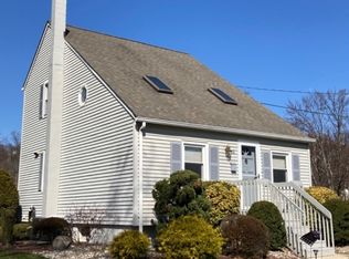 18 Park Ave, Green Brook, NJ 08812