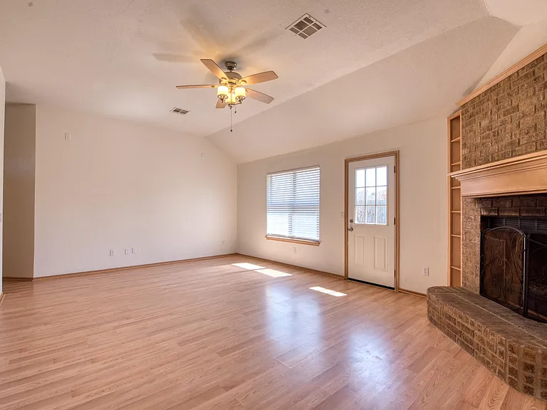 1220 Eastridge Dr — Photo 15