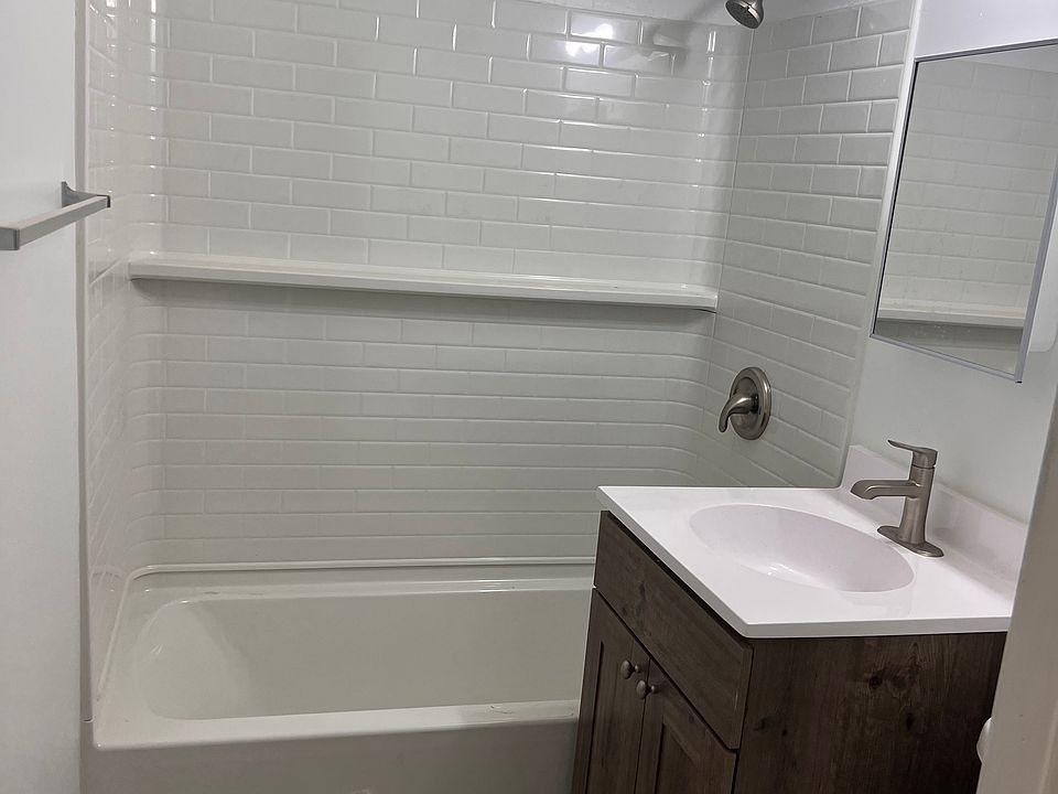 2nd image of 419 W Keefe Ave #423