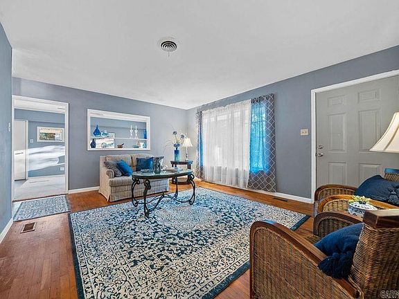 5th image of 105 Casalinda Cir