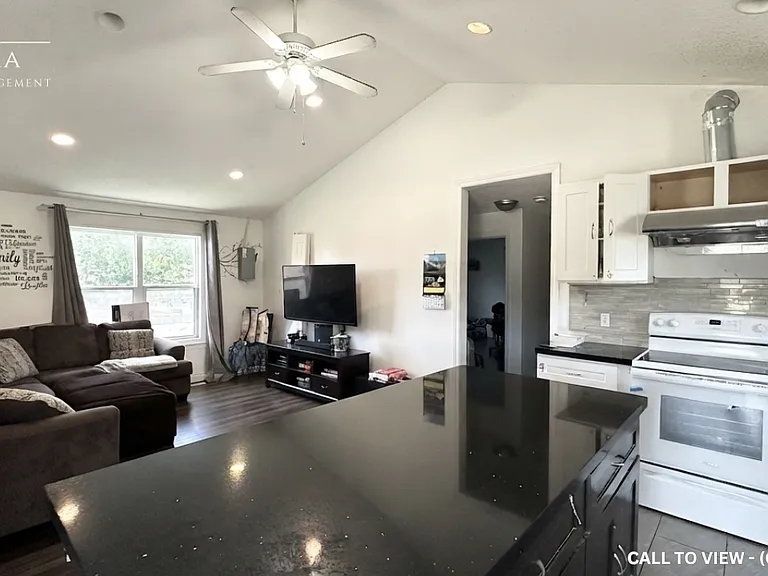 30 Woodward Ave #3 — Photo 3
