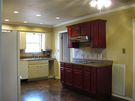 3rd image of 301 Woodside Dr