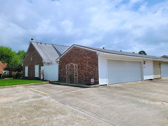 Side view of end unit and detached garage