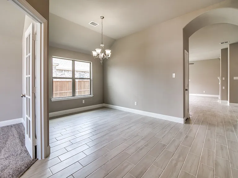 323 Sweetspire Dr — Photo 2