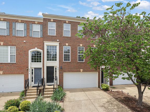 Beautiful Two Car Garage Townhome!