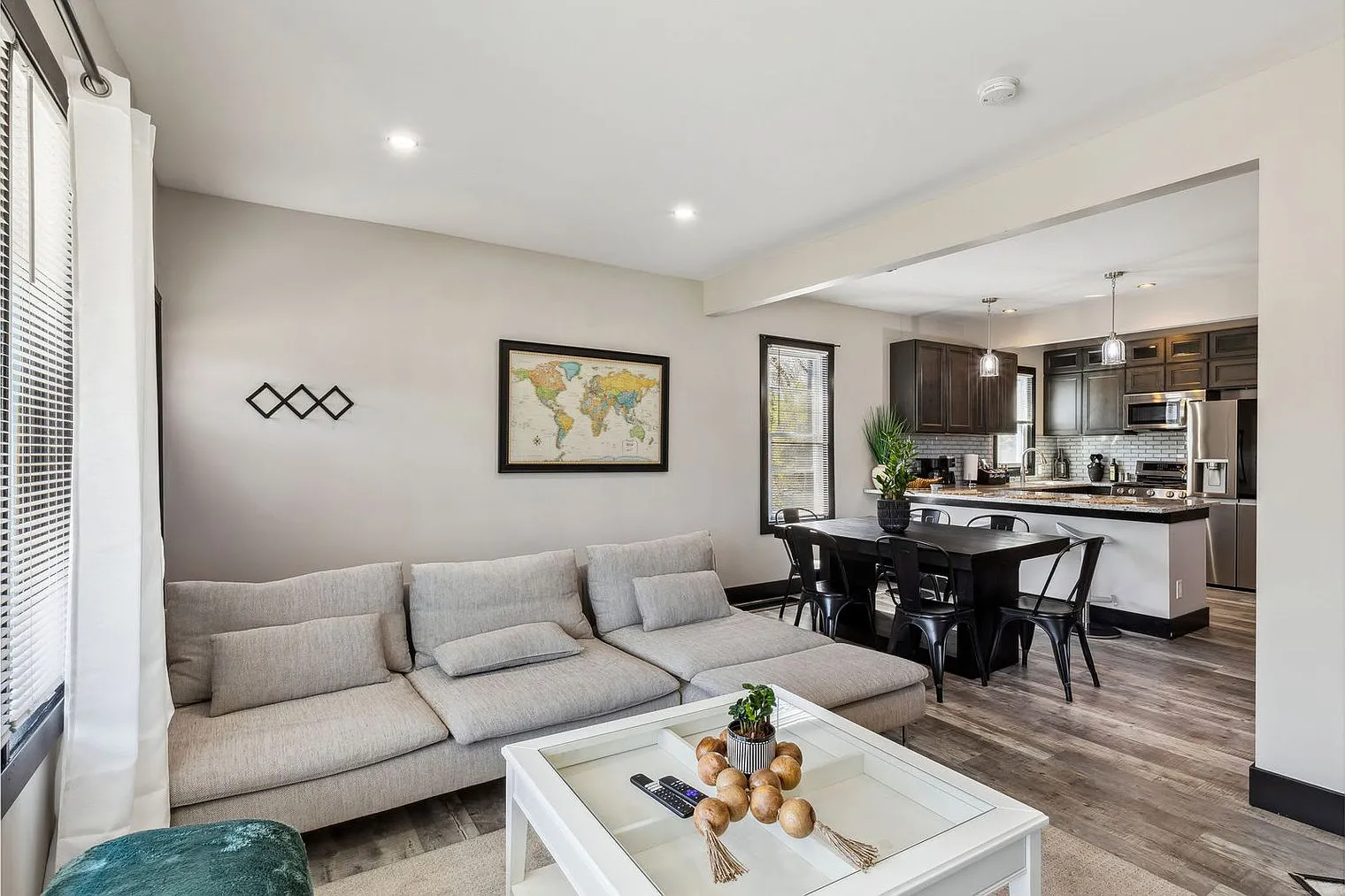 4 bed, 2.0 bath, 2077 sqft, $4,512 — Photo 3