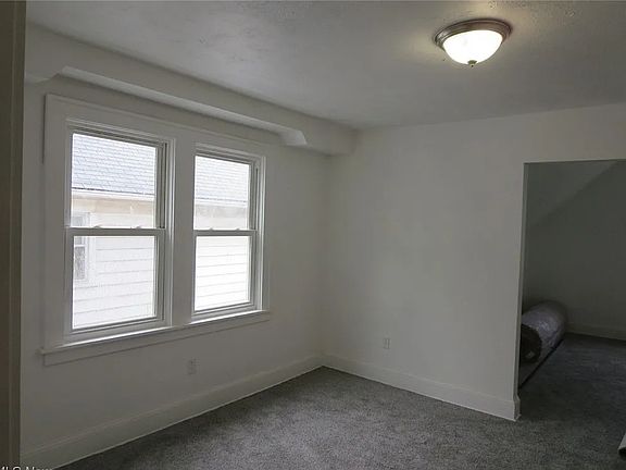4th image of 7906 Rosewood Ave #Up