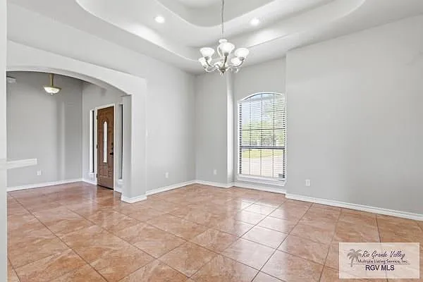 3 bed, 2.0 bath, 1982 sqft, $2,000 — Photo 4