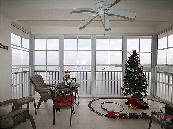 3rd image of 200 Harbor Walk Dr #2