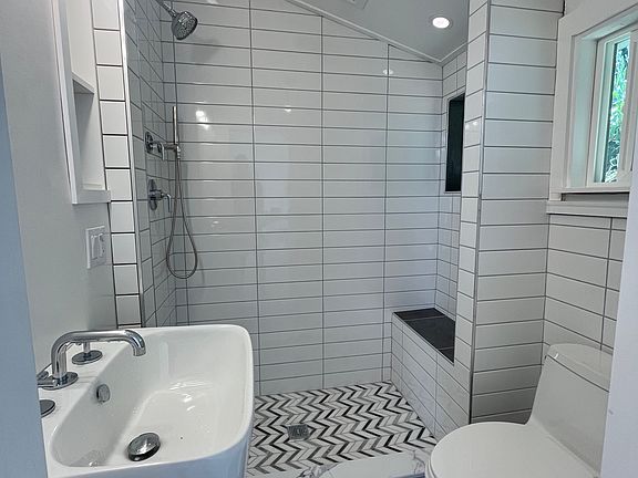 5th image of 31 Buena Vista Ave #3