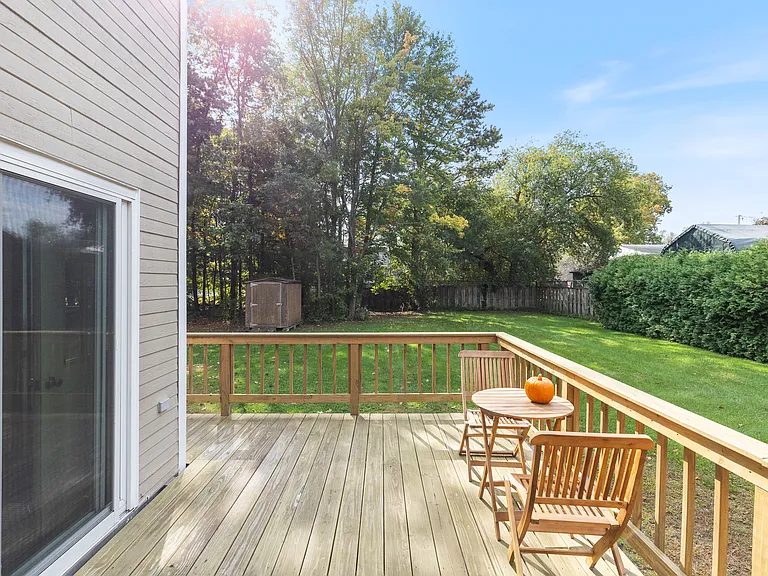 250 Grey Birch Dr — Photo 1