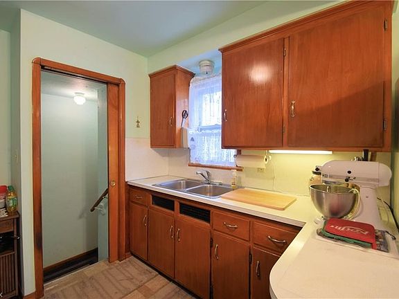 3rd image of 5766 W 44th St