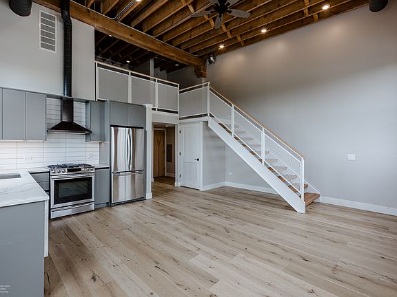 2nd image of 729 N Sangamon St #C2b8ce1a7