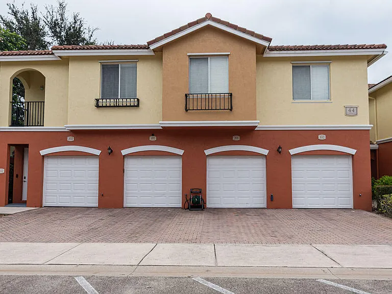 44 SE Sedona Cir #102 — Photo 2