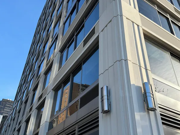 120 Riverside Boulevard 10T image 1 of 30