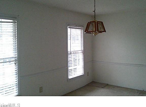3rd image of 3211 Regents Park Ln