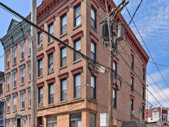 422 Madison St #3L