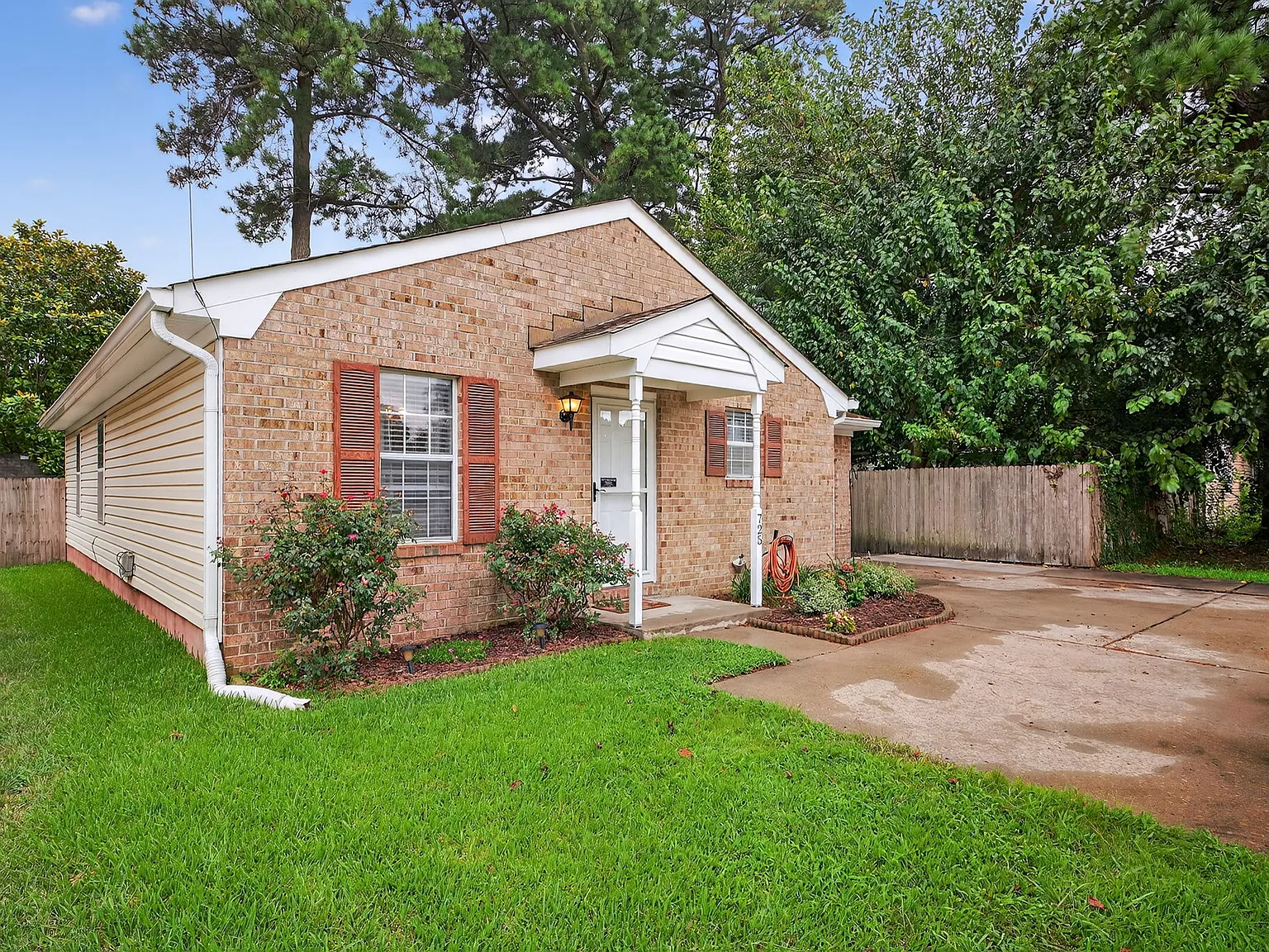 3 bed, 1144 sqft, $2,200 — Photo 2