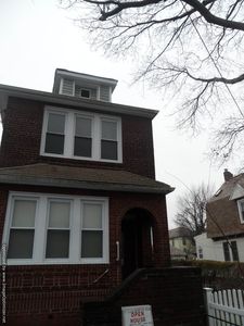 1050 E 42nd St, Brooklyn, NY, 11210
