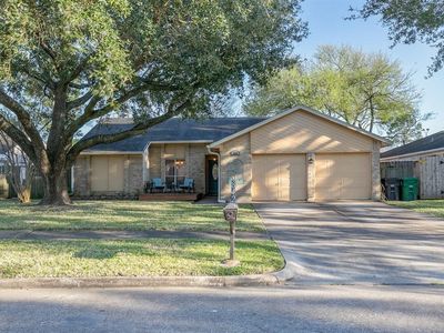 842 Walbrook Dr, Houston, TX, 77062