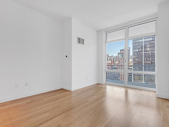 2nd image of 555 W 59th St #6DE