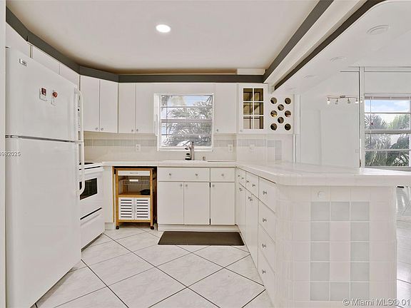 3rd image of 1000 Michigan Ave APT 203