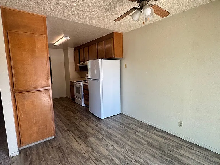 1120 Melton Dr — Photo 3