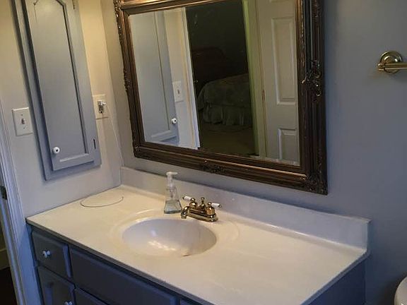 Newly remodeled hall bath